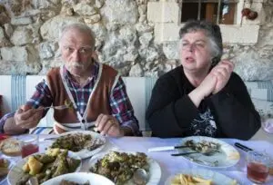 Τρώγωντας στο τραπέζι