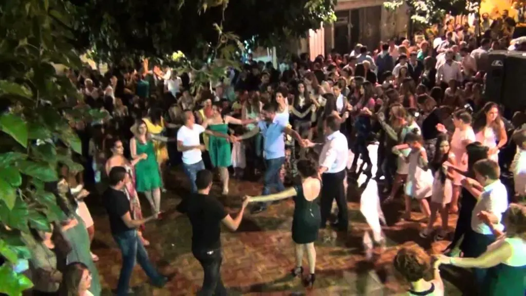 Γλέντι Κρητικού γάμου στα Ανώγεια