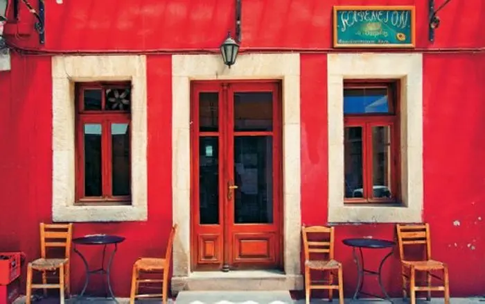 Το πιο πολύχρωμο και βραβευμένο χωριό της χώρας βρίσκεται στην Κρήτη
