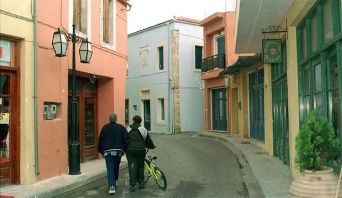 Το πιο πολύχρωμο και βραβευμένο χωριό της χώρας βρίσκεται στην Κρήτη