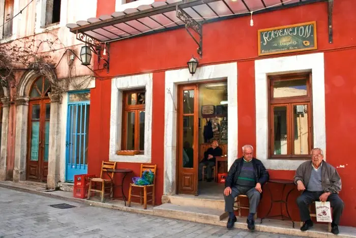 Το πιο πολύχρωμο και βραβευμένο χωριό της χώρας βρίσκεται στην Κρήτη
