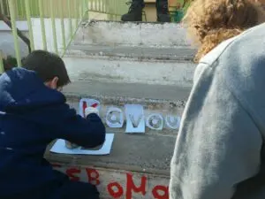 Cretans.Gr | Μία διαφορετική σκάλα, στο δημοτικό σχολείου Εμπρόσνερου Χανίων