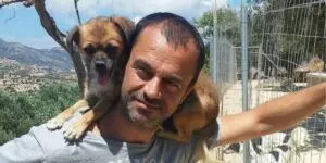 Ο Κρητικός που στο καταφύγιό του έχει σώσει πάνω από 1000 ζώα