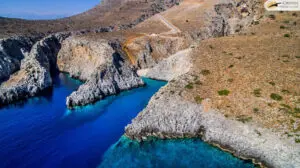 Η παραδεισένια, αλλά καταραμένη παραλία της Κρήτης