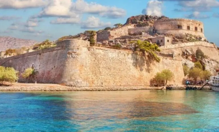 Ας θυμηθούμε τη Σπιναλόγκα, το νησί των λεπρών
