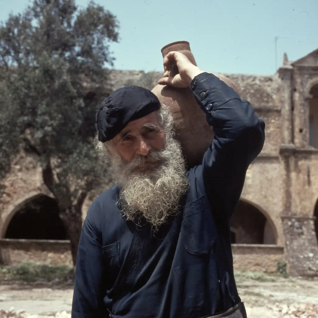 Ρέθυμνο. Μονή Αρκαδίου. Μοναχός στο μοναστήρι Αρκάδι κοντά στο Ρέθυμνο, 1963. Φωτ.: Konrad Helbig/Deutsche Fotothek