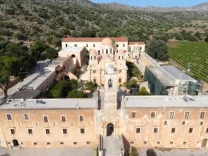 Αγία Τριάδα Τζαγκαρόλων: Το ιστορικό μοναστήρι των Χανίων