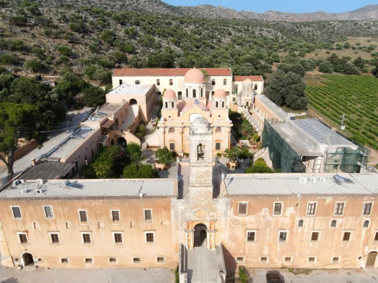 Αγία Τριάδα Τζαγκαρόλων: Το ιστορικό μοναστήρι των Χανίων