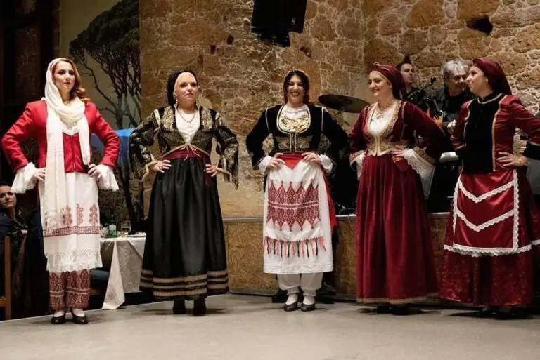 Η γυναικεία φορεσιά της Κρήτης