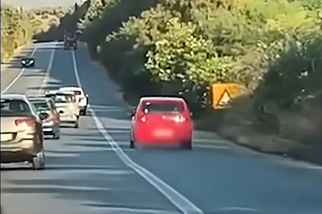 Οδηγός (ή μάλλον βούι) κάνει προσπέραση από δεξιά στον ΒΟΑΚ